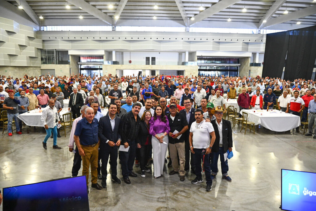 RECONOCE TERE JIMÉNEZ LABOR DE TAXISTAS EN AGUASCALIENTES