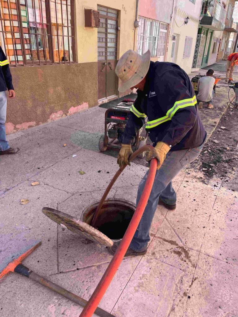 MIAA REHABILITA REDES DE AGUA POTABLE Y ALCANTARILLADO EN LA COLONIA DEL TRABAJO