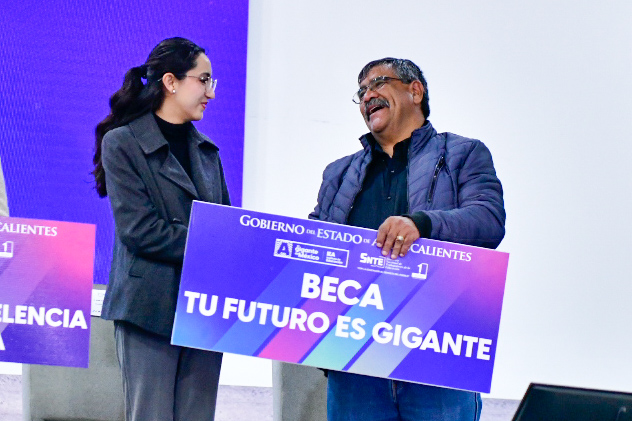 TERE JIMÉNEZ CONCLUYE CON LA ENTREGA DE 15 MIL BECAS EDUCATIVAS EN TODO EL ESTADO